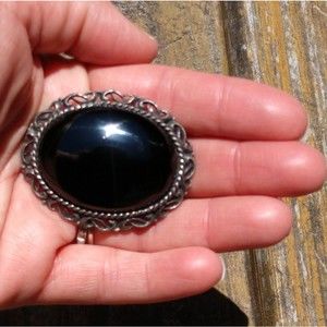 Vintage black cabochon antiqued silvertone brooch 1412
